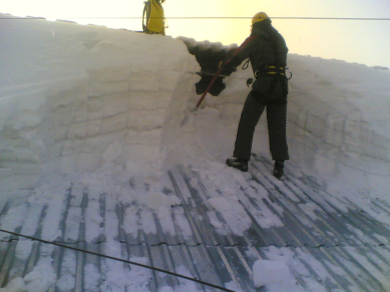очистка снега с крыш